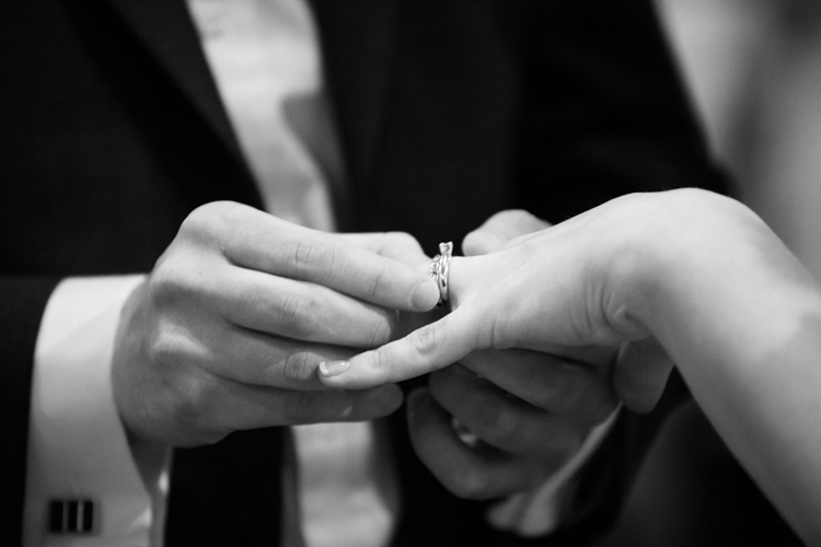 wedding exchanging rings
