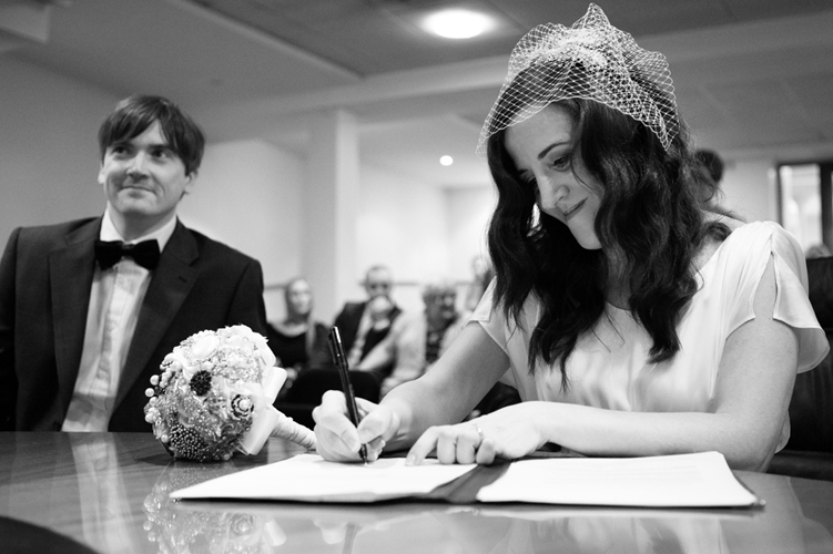 signing the wedding registrar