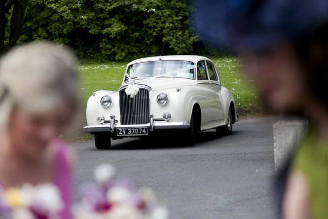 cream wedding car weddingsonline.ie penry photography rolls royce white wedding car