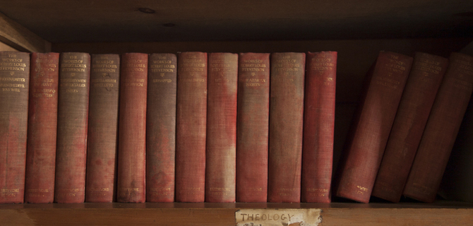 castle leslie bookcase