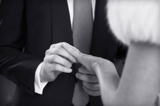 wedding exchanging rings