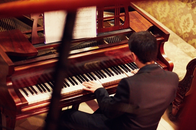 wedding piano player